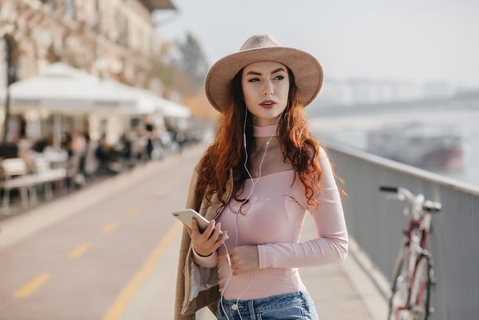 woman with herpes