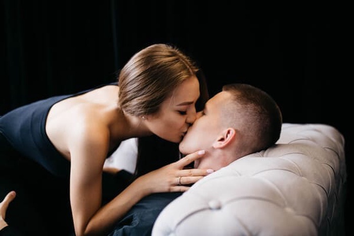 HIV/AIDS dating in Ontario, Canada