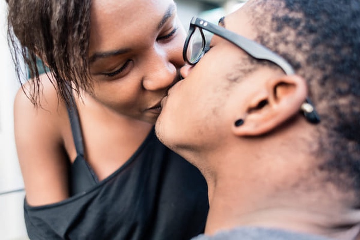Meilleur site de rencontres VIH pour c&eacute;libataires VIH positifs