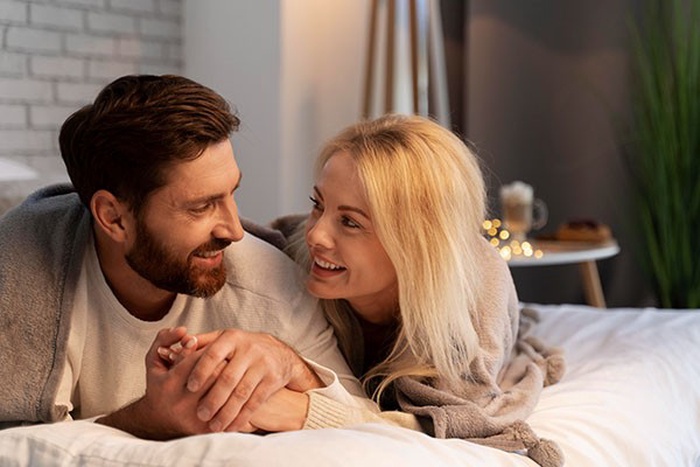Learn when and how to disclose herpes in a new relationship