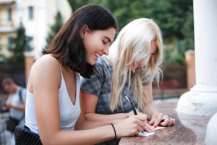 How Do Women Date With HPV