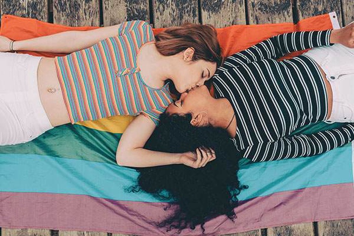HPV Dating for Bisexual Singles