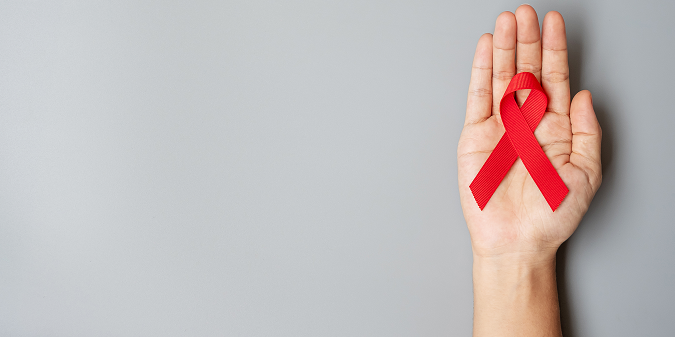 can hiv virus be transmitted through saliva