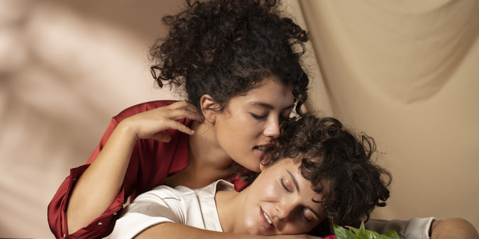 Herpes Doesn’t Stop Love: Lesbian Dating Without Stigma